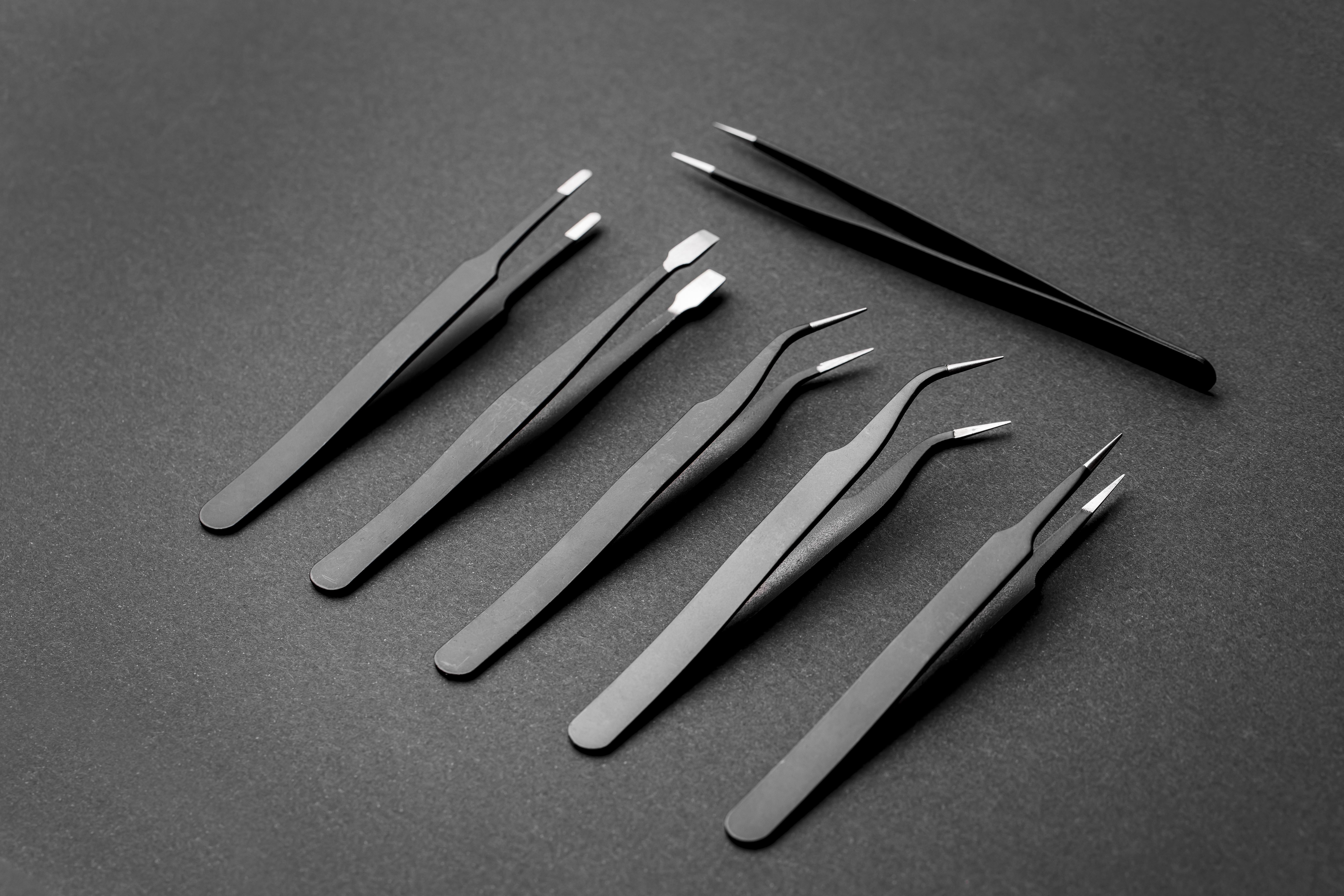 top-view-tweezer-set-desk